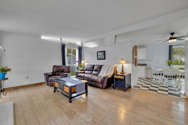 13834 Tobiasson Rd, Poway CA: https://media.crmls.org/mediaz/28d24253-7e91-46f9-b062-99792524b465.jpg