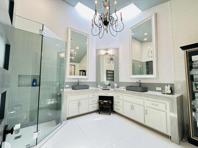 107 Tanglewood Trail, Palm Desert CA: https://media.crmls.org/mediaz/28d2c15e-126f-41e5-adb4-180c85354054.jpg