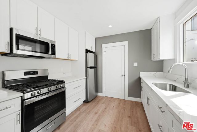 522 - 532 Idaho Avenue, Santa Monica CA: https://media.crmls.org/mediaz/28d31049-e93f-45c7-adca-79ee55218023.jpg