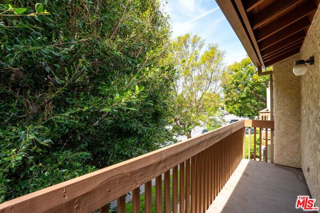 586 Rosewood Avenue, Camarillo CA: https://media.crmls.org/mediaz/28d31d4f-6a93-43ab-98ff-008ec5039a8e.jpg