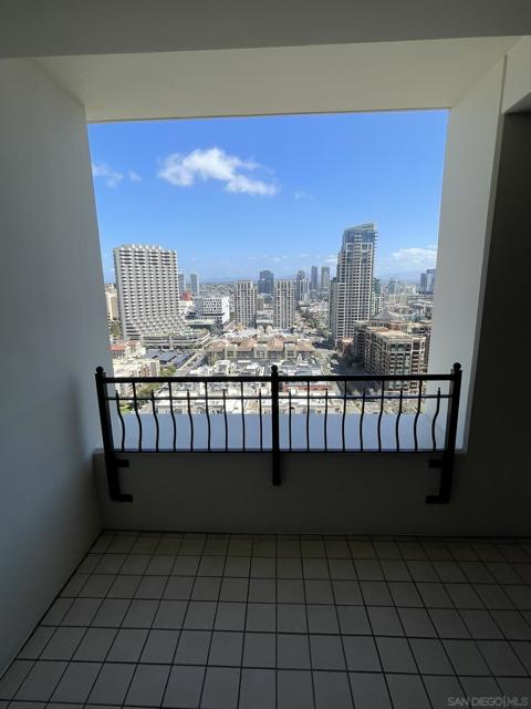 700 W Harbor, San Diego CA: https://media.crmls.org/mediaz/28d37014-39c4-401a-81f0-9919f3433baa.jpg