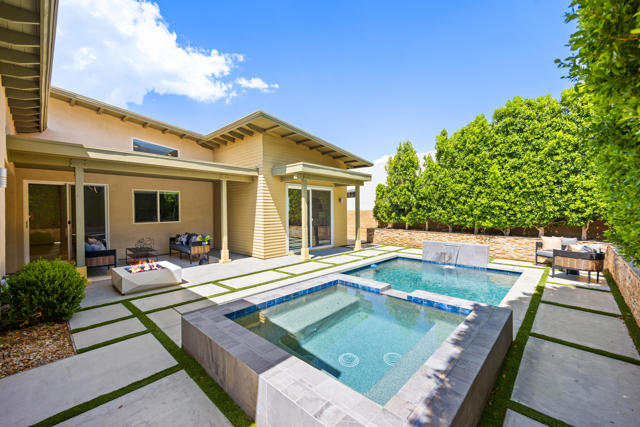 562 Skylar Lane, Palm Springs CA: https://media.crmls.org/mediaz/28d4033a-da6a-4615-9e6a-d98335296e51.jpg