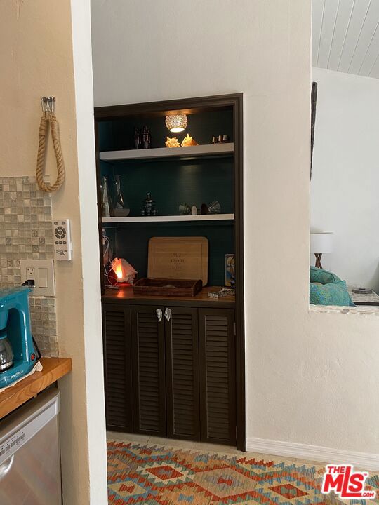 1 Papaya Road,  CA: https://media.crmls.org/mediaz/28d40b5a-98e2-4912-af4b-985da05053a7.jpg