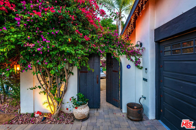 4635 Bellflower Avenue, North Hollywood CA: https://media.crmls.org/mediaz/28d537b4-d77d-47d6-94f7-4529ed0e8f81.jpg