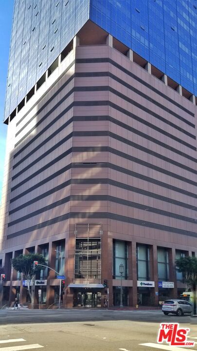 1100 Wilshire Boulevard, Los Angeles CA: https://media.crmls.org/mediaz/28d53d3f-65da-4ef0-a0e9-db8fe10c52a5.jpg