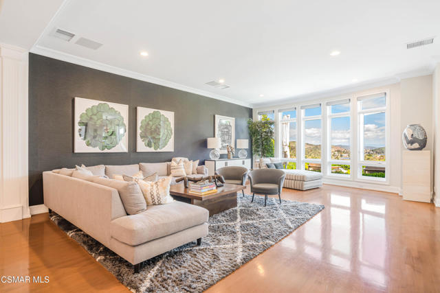 2366 Heatherbank Court, Lake Sherwood CA: https://media.crmls.org/mediaz/28d57ac5-eced-402e-91a2-16413aaa6e04.jpg