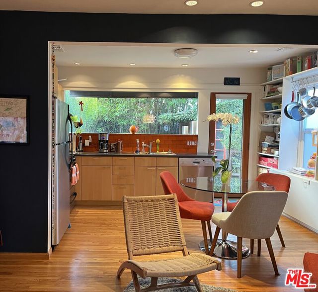 10739 Jefferson Boulevard, Culver City CA: https://media.crmls.org/mediaz/28d58091-2ca1-4039-a46c-59abc24e65a3.jpg