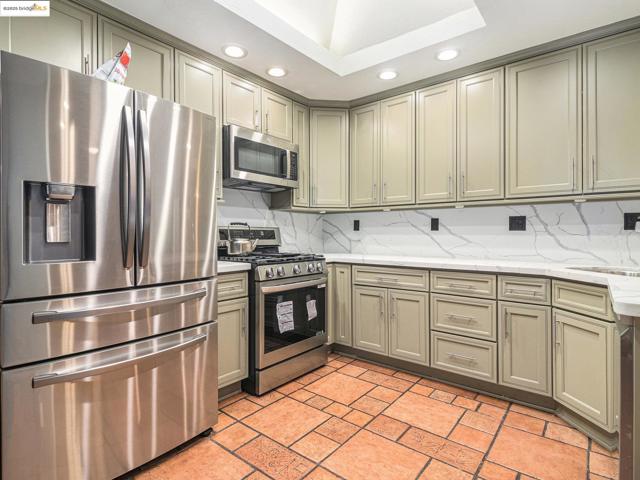 410 Kevin Ct, San Ramon CA: https://media.crmls.org/mediaz/28d6031c-1fd8-4f7e-99ca-6c2c0c6ffbc5.jpg