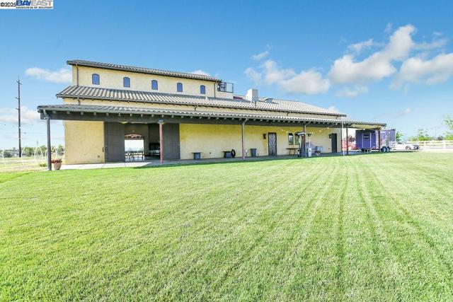 8091 Balfour Rd, Brentwood CA: https://media.crmls.org/mediaz/28d63ef4-a78f-471a-b2d3-72b2a27b4aff.jpg