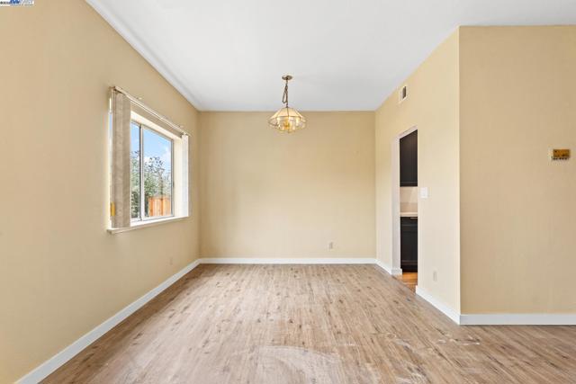 104 Bridgeview Ct, Crockett CA: https://media.crmls.org/mediaz/28d676cc-fc5c-4a8e-bcdf-2002d3dc6922.jpg