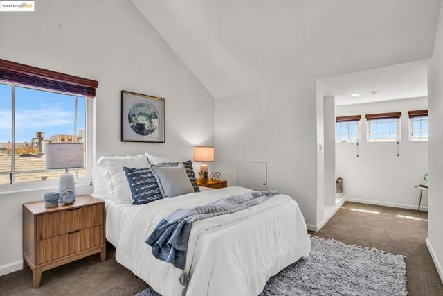 1623 Fortmann Way, Alameda CA: https://media.crmls.org/mediaz/28d677f0-1cae-4c90-87ff-1a5c9a61ab8e.jpg