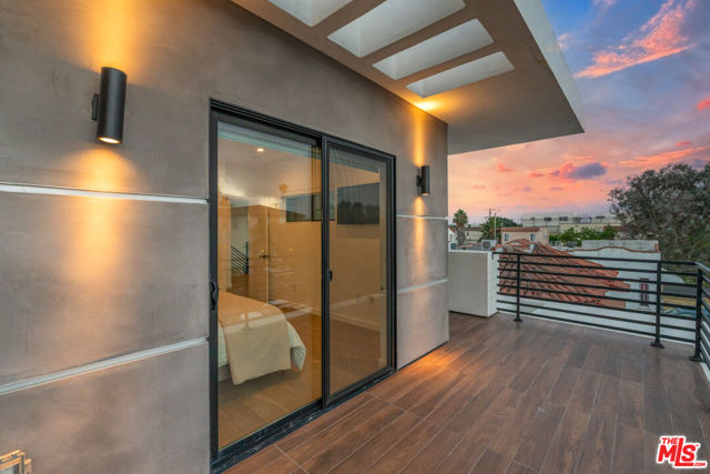 1622 S Mansfield Avenue, Los Angeles CA: https://media.crmls.org/mediaz/28d6e551-7a42-44d0-a95e-6cdab097d274.jpg