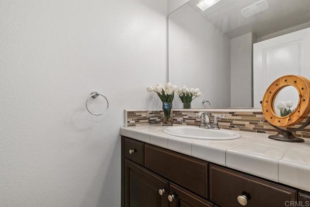 2494 Antlers Way, San Marcos CA: https://media.crmls.org/mediaz/28d728fc-632d-4c3f-bef2-8470fc676ca7.jpg