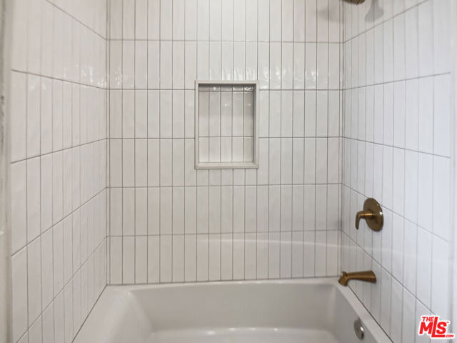 6820 Abbottswood Drive, Rancho Palos Verdes CA: https://media.crmls.org/mediaz/28d74cb4-ba1b-401b-a251-790f6cf48a0d.jpg