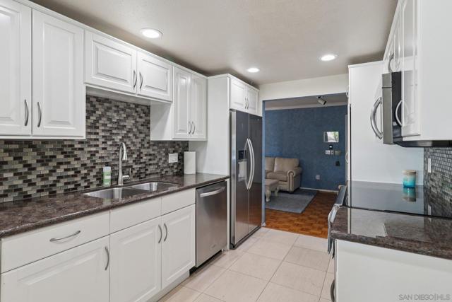 119 Spinnaker Ct, Del Mar CA: https://media.crmls.org/mediaz/28d7ada0-21f0-40da-8bbc-4a734a2bf9e8.jpg