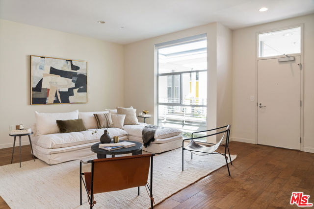 3119 Via Dolce, Marina del Rey CA: https://media.crmls.org/mediaz/28d7ccdf-1679-4b34-9190-6e133e0f5816.jpg