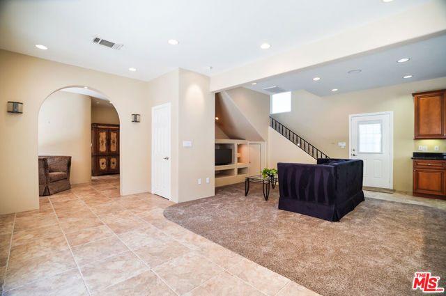Image 44 of 58 For 10655 Camarillo Street