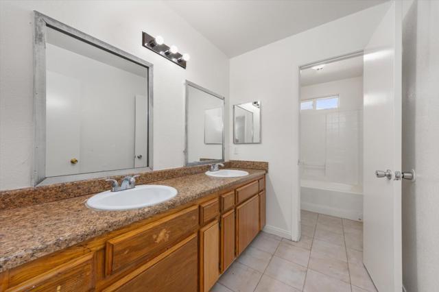 132 Center, Taft CA: https://media.crmls.org/mediaz/28d80a85-7ddd-429c-bc0b-c9e078e20ea6.jpg