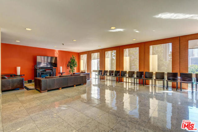800 W 1st Street, Los Angeles CA: https://media.crmls.org/mediaz/28d81511-1a9c-480b-b091-79650c77f5a6.jpg