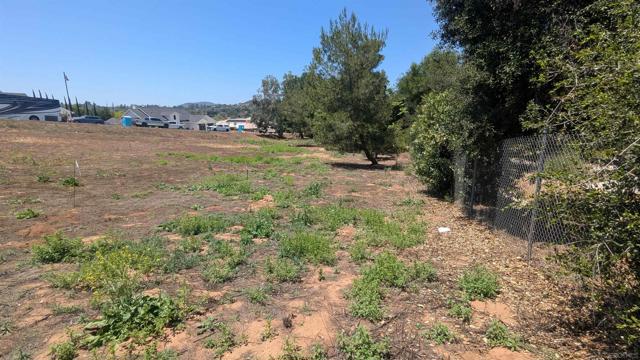 678 Hamilton, Escondido CA: https://media.crmls.org/mediaz/28d81e91-2346-4c73-a357-ba235e0c1519.jpg
