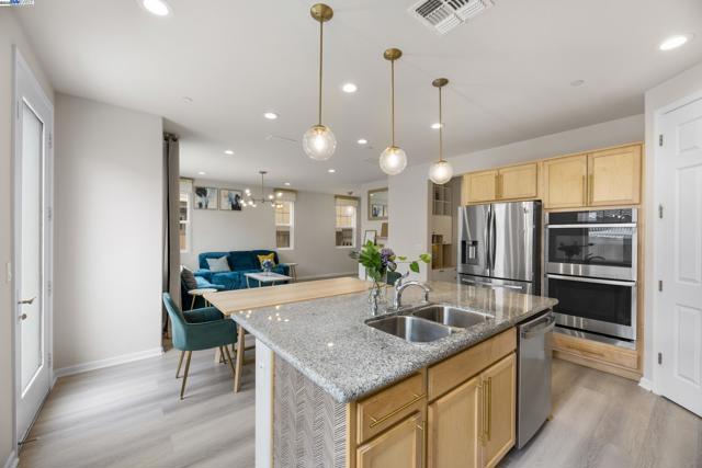 257 E Terra Mia Ave, Mountain House CA: https://media.crmls.org/mediaz/28d8f483-a27a-4304-9009-7a31b56c926c.jpg