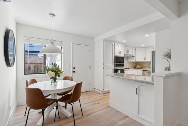 2129 Youngs Ct, Walnut Creek CA: https://media.crmls.org/mediaz/28d8fd2e-3822-4712-9c52-b1ec8e82f230.jpg