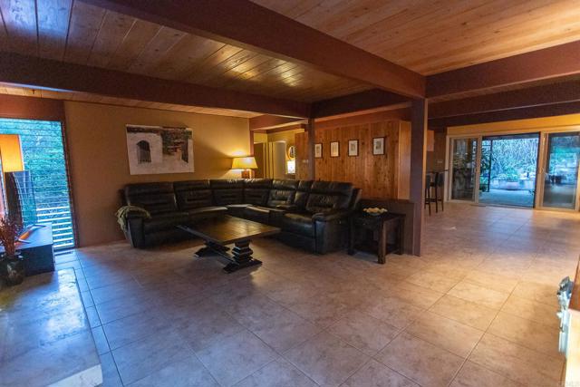 3216 Fair Oaks Ln, Spring Valley CA: https://media.crmls.org/mediaz/28d95366-5e84-4d38-8b35-14259f2afad0.jpg