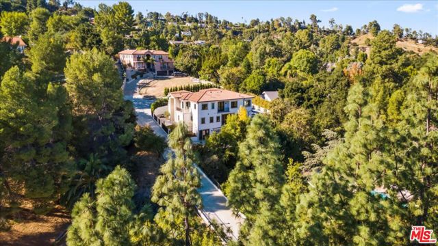 4351 Vanalden Avenue, Tarzana CA: https://media.crmls.org/mediaz/28da2061-ee0c-4aa9-bb12-6ebe56184f90.jpg