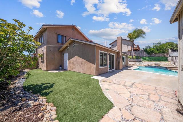 7439 Carrie Ridge Way, San Diego CA: https://media.crmls.org/mediaz/28da318e-93d4-43f0-a2d0-cab2b431e8da.jpg