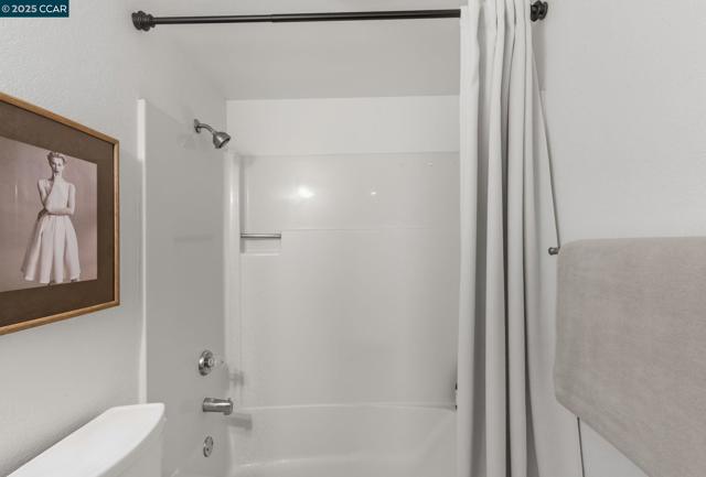 2055 Sierra Rd, Concord CA: https://media.crmls.org/mediaz/28da9602-0837-4f6f-9f81-05468259392a.jpg