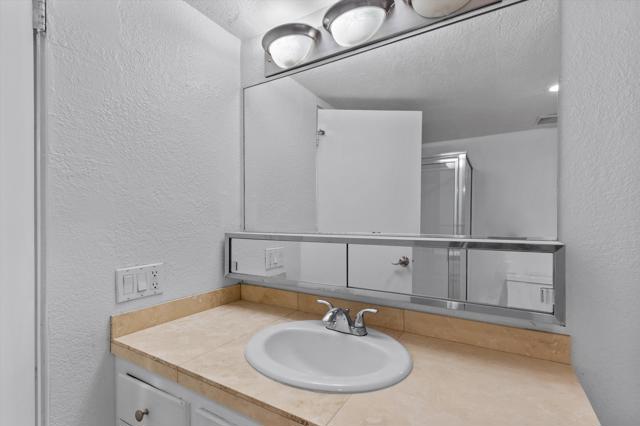 400 N Sunrise Way, Palm Springs CA: https://media.crmls.org/mediaz/28daa373-1da6-4097-90e1-9e22e3aa84cb.jpg