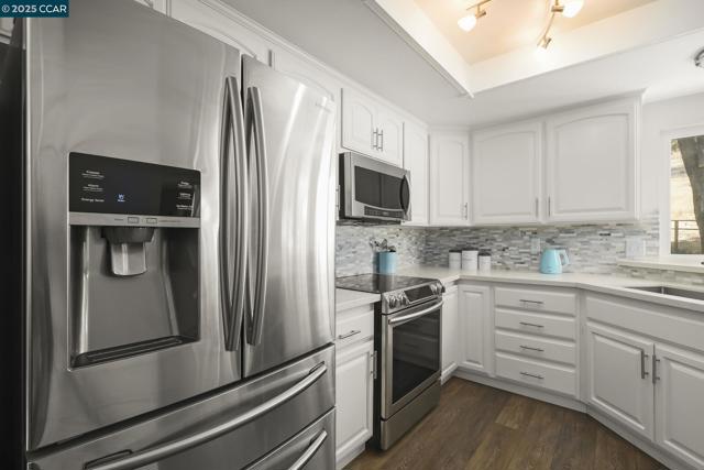 1169 Discovery Way, Concord CA: https://media.crmls.org/mediaz/28daab37-928b-4241-bf6e-896bb917fb2d.jpg