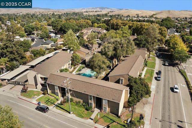 8975 Alcosta Blvd, San Ramon CA: https://media.crmls.org/mediaz/28db1441-caac-42d0-b12b-dc5808c480dc.jpg