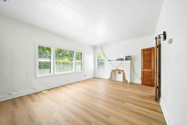 2238 7Th, Berkeley CA: https://media.crmls.org/mediaz/28dba2d9-6380-4cc3-ae89-b515e7f63261.jpg