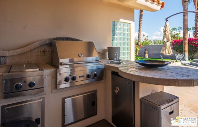 38610 Desert Mirage Drive, Palm Desert CA: https://media.crmls.org/mediaz/28dcbbe9-2712-45fb-8b16-c1ccdf9f8a1e.jpg