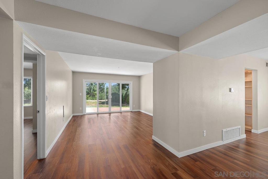 4452 Camrose Avenue - photo 6