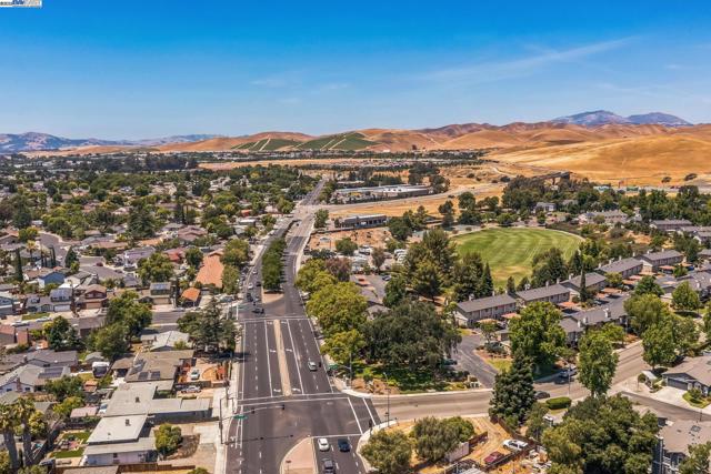 1789 Corte Sueno, Livermore CA: https://media.crmls.org/mediaz/28de646e-34c9-45c8-9fdd-7cea3ef673c0.jpg