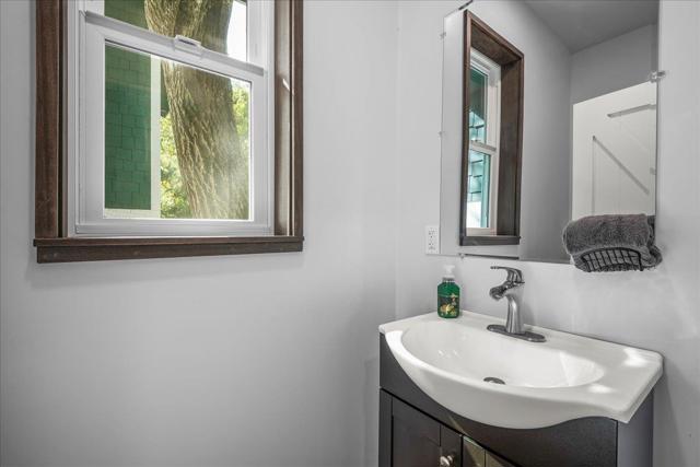 Image 22 of 48 For 32300 Palomares Road