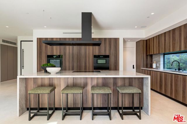 2831 Malcolm Avenue, Los Angeles CA: https://media.crmls.org/mediaz/28df2be9-0b7e-43b5-91b1-1f532252adef.jpg
