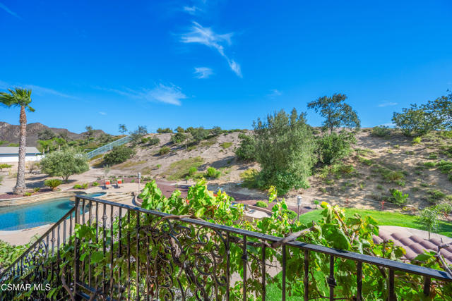 2462 Lost Canyons Drive, Simi Valley CA: https://media.crmls.org/mediaz/28e00a0a-254b-4373-9998-c429da02bc54.jpg