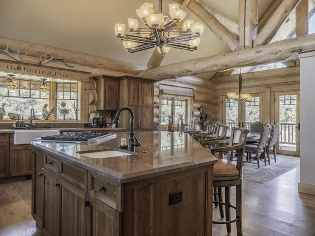 61072 Devils Ladder Road, Mountain Center CA: https://media.crmls.org/mediaz/28e00ef4-aa96-47a7-841f-19a281ba0303.jpg