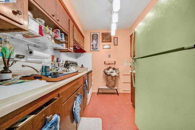 1738 7Th St, Berkeley CA: https://media.crmls.org/mediaz/28e08b36-b555-49cd-8fe1-359440aa588d.jpg