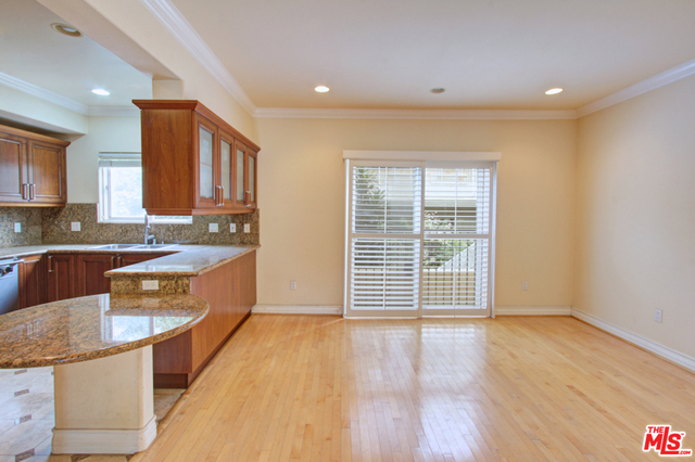 11355 MISSOURI Avenue, Los Angeles CA: https://media.crmls.org/mediaz/28e1f3ee-70a3-4b41-9841-8d9ab1e8c5dc.jpg