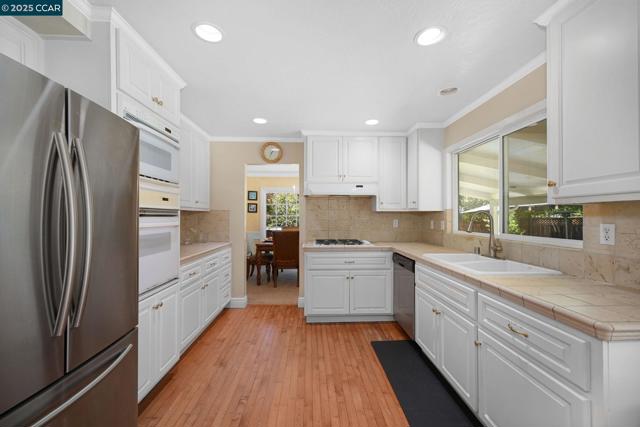 35 Alta Sierra Pl, Alamo CA: https://media.crmls.org/mediaz/28e2e0e8-dc32-44b7-bd88-7b9310175045.jpg