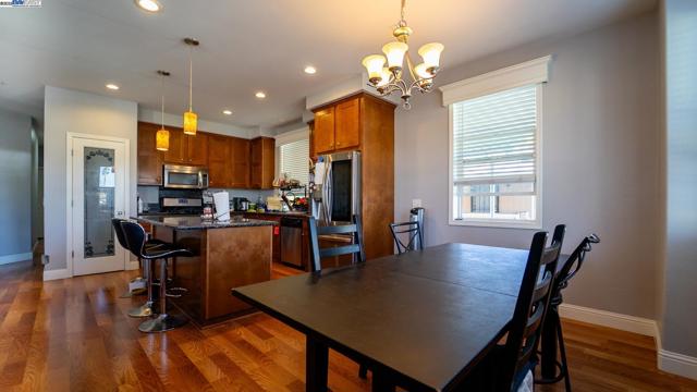 460 Pinefield, San Jose CA: https://media.crmls.org/mediaz/28e30551-eae2-44f1-baba-5d162086a7dd.jpg