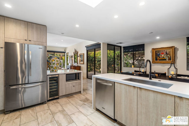 46 Princeton Drive, Rancho Mirage CA: https://media.crmls.org/mediaz/28e31b13-c71e-476c-9ea8-9e1106810894.jpg