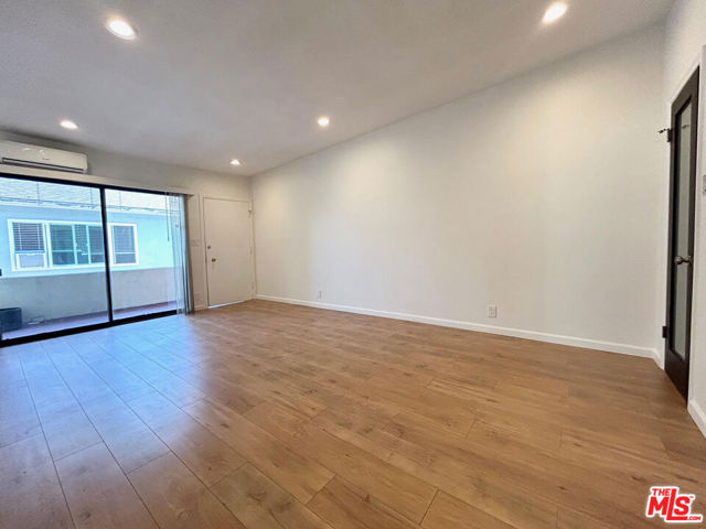 1148 N Formosa Avenue, West Hollywood CA: https://media.crmls.org/mediaz/28e512f2-8f43-4977-894f-7ccc8ba447d6.jpg