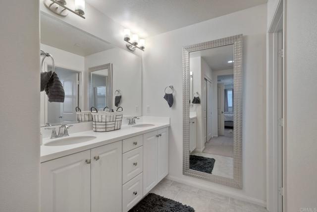 2211 Solara Lane, Vista CA: https://media.crmls.org/mediaz/28e53569-615b-4a54-86d7-f0f2715e7932.jpg