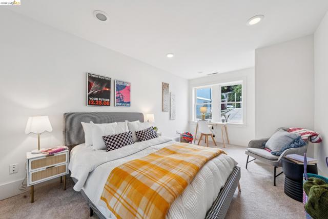 Image 30 of 39 For 534 Mira Vista Ave