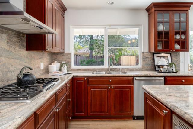 20722 Verde Vista Lane, Saratoga CA: https://media.crmls.org/mediaz/28e607ad-1116-47c2-81fe-062ebeb5cfb2.jpg